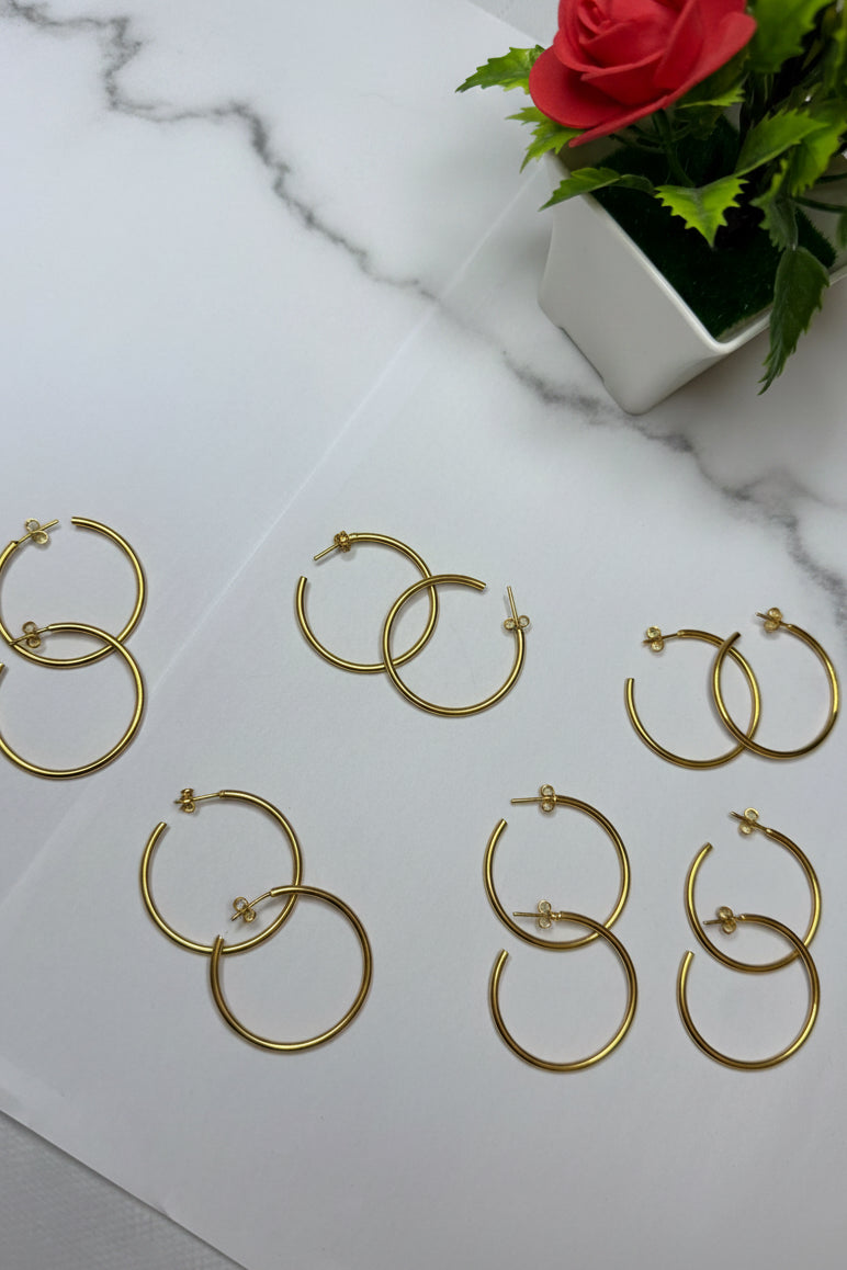 Classic Gold Hoop Earrings – Sleek Minimal Design