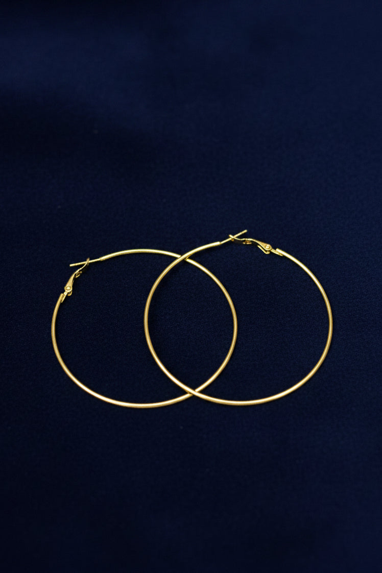 Elegant Gold Hoop Earrings – Lightweight Classic Design